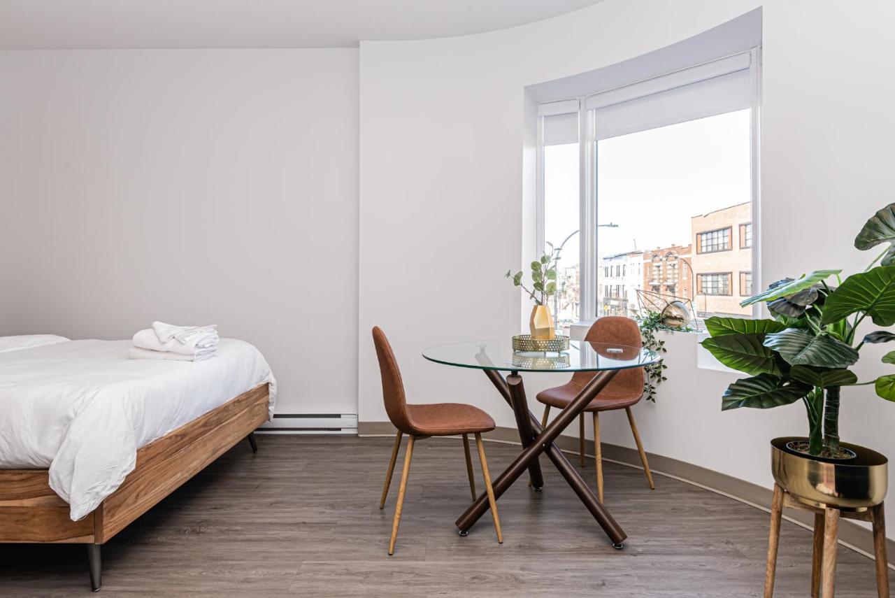 Huge New Flat Well Located Closed On St-denis Street By Den Apartment